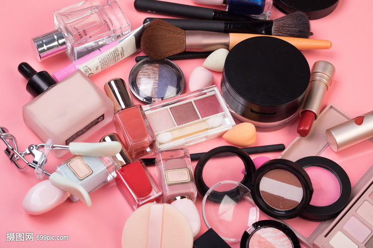 从“乱”到“序” 化妆品与卫生用品的收纳智慧